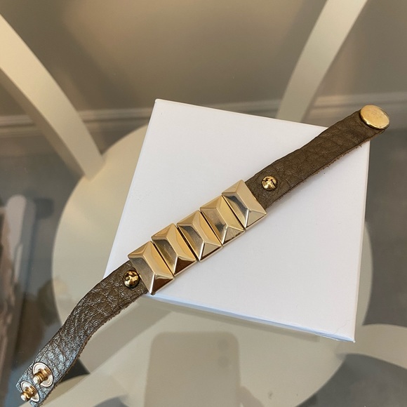 Bracelet - Picture 1 of 3